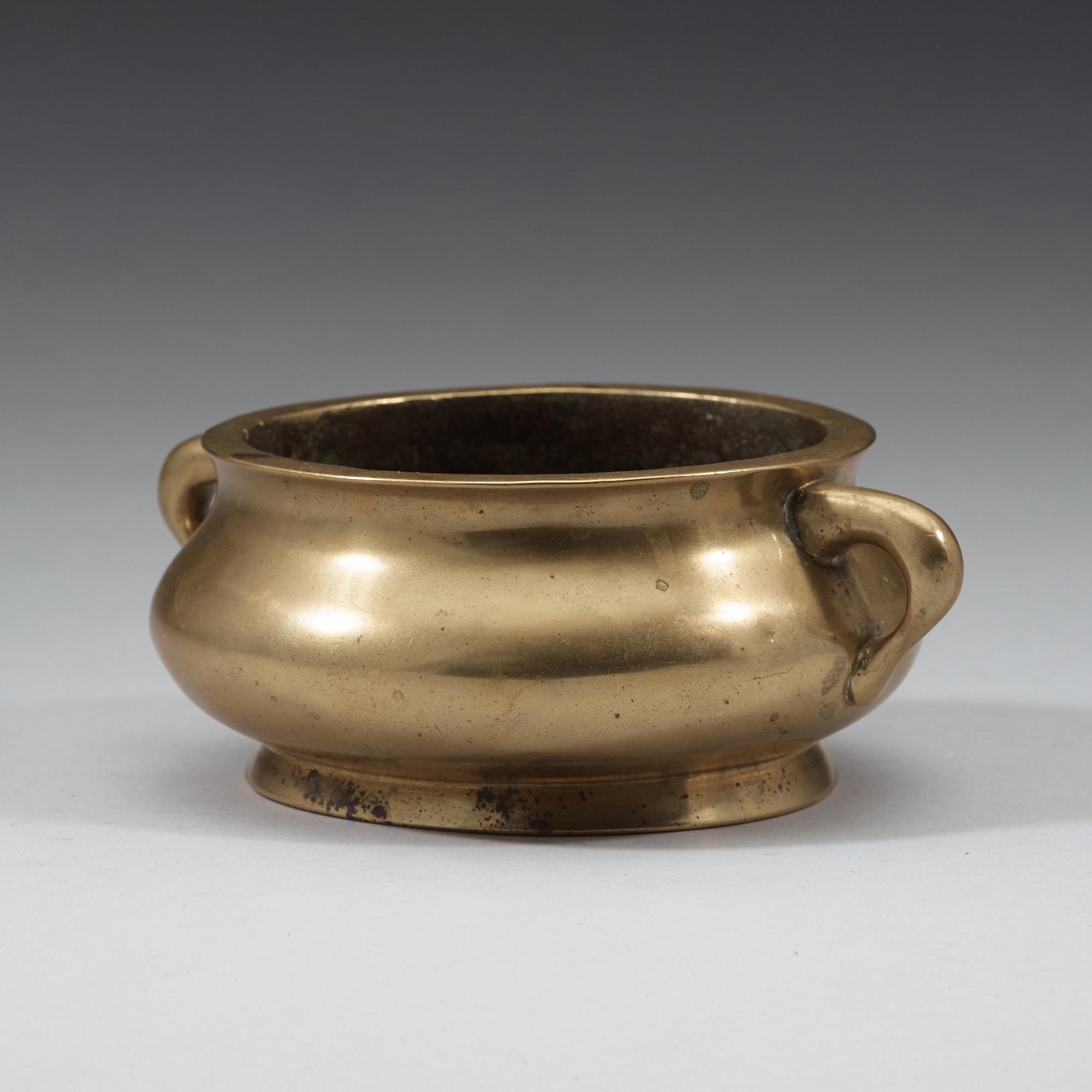 RÖKELSEKAR, brons, Qingdynastin (1644-1912), med Xuandes märke.