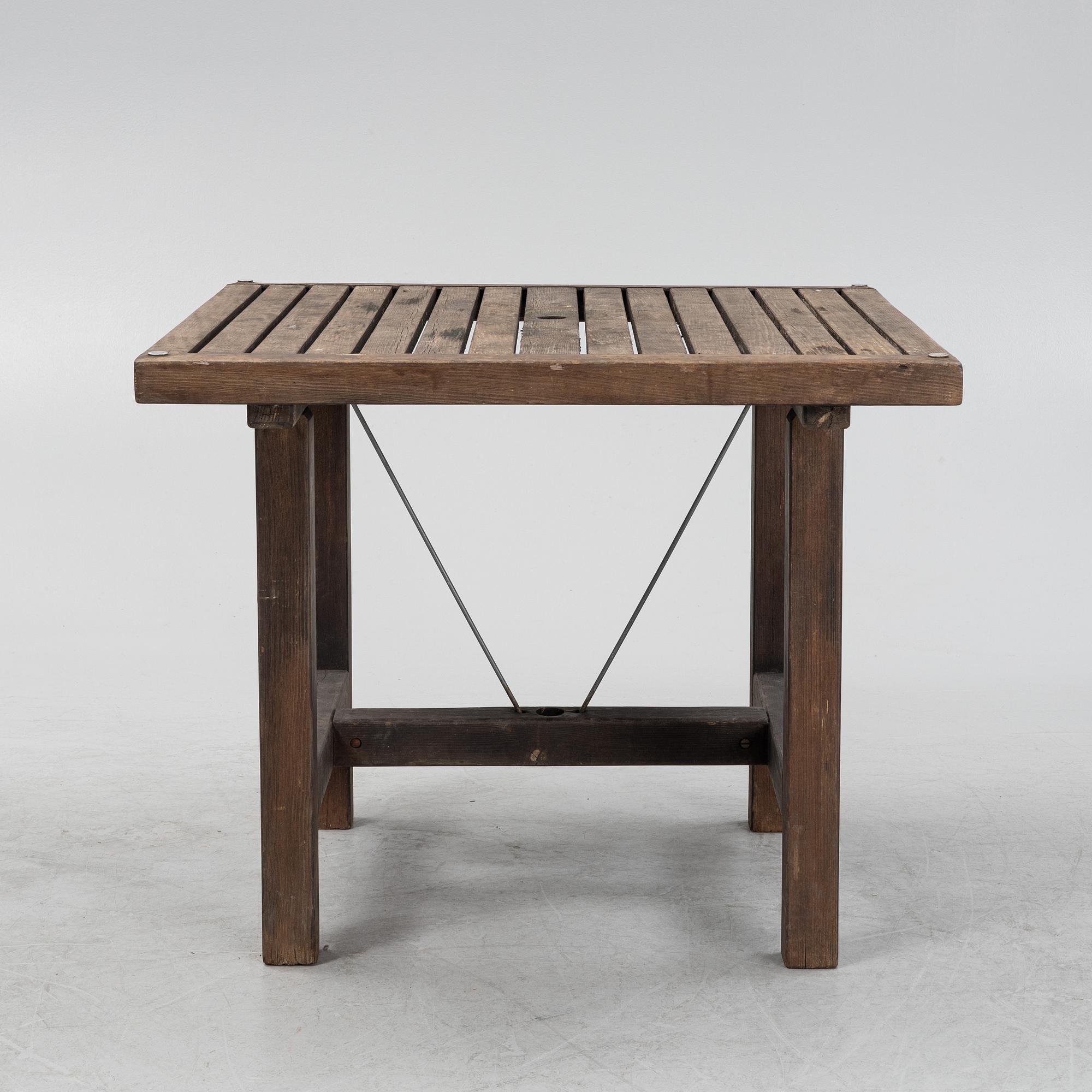 Elsa Stackelberg, a table and four chairs, Fri Form, Sweden, second half of the 20th century.