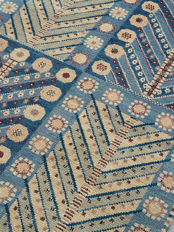 Marianne Richter, MATTO, "Blå trädet", knotted pile, ca 213,5 x 142 cm, signed AB MMF MR.