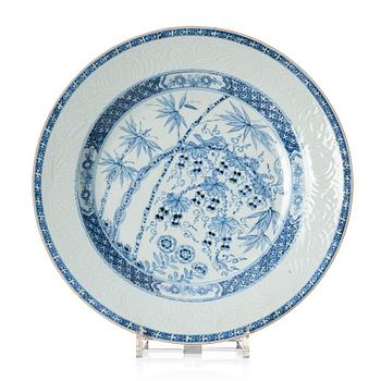 1079. A blue and white dish, Qing dynasty, Yongzheng (1723-35).