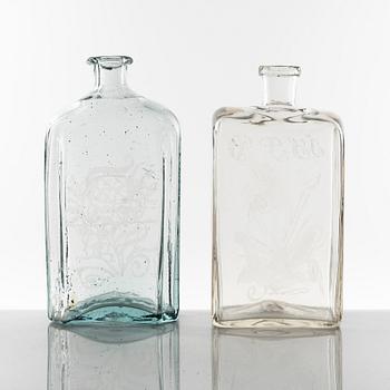 Brännvinsflaskor, glas, 2 st, en daterad 1841, enligt uppgift från norra Hälsingland.