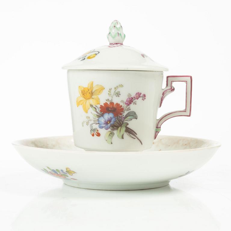 Kopp med lock, fat, porslin, Meissen respektive KPM, 1700-/1800-tal.