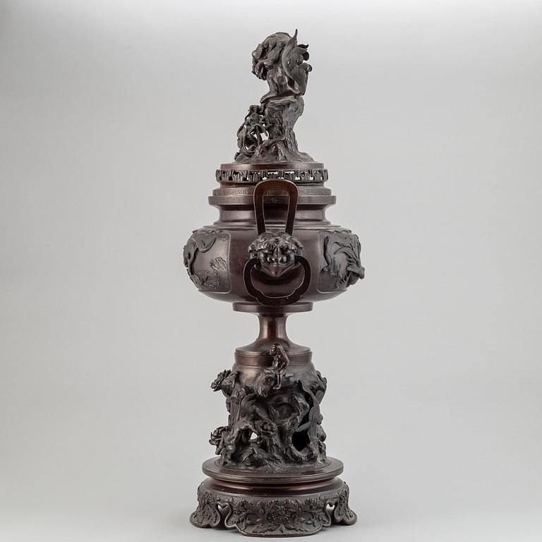 A large Japanese incense burner, Meiji (1868-1912).