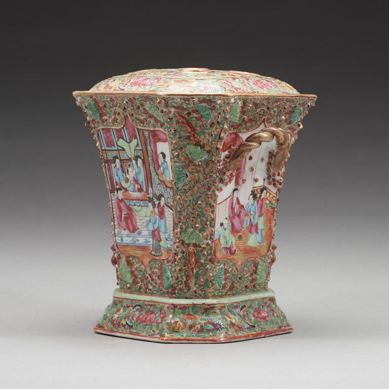 A famille rose Canton tulip vase with cover, Qing dynasty, 19th Century.