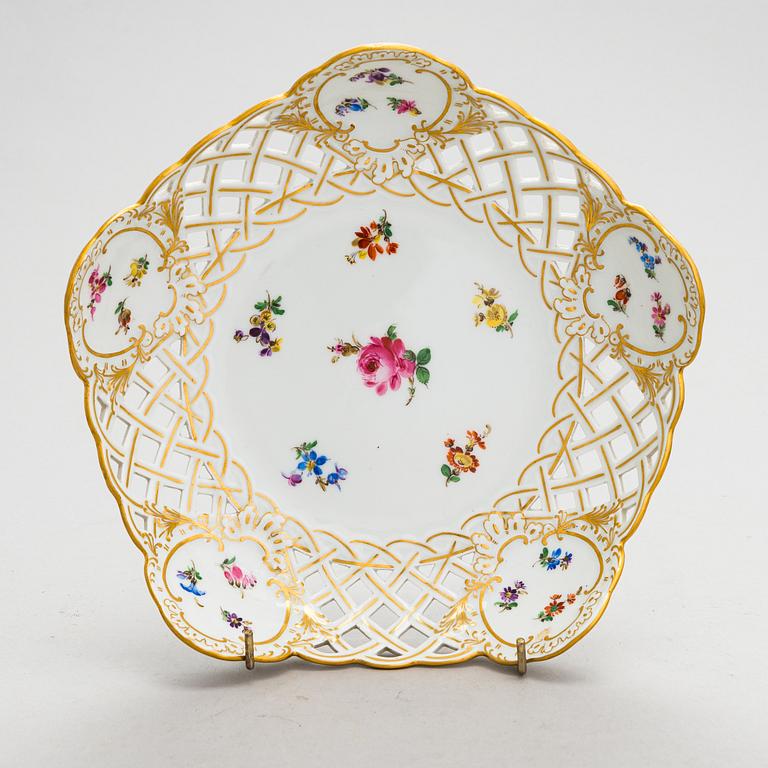 A 38-piece Meissen porcelain coffee set. 20th century.