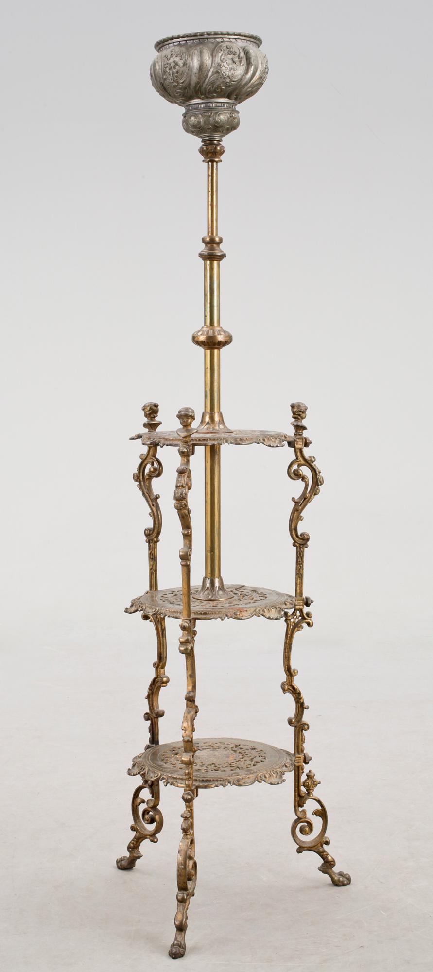 GOLVFOTOGENLAMPA, gjutjärn och mässing, nyrokoko, 1800-tal.