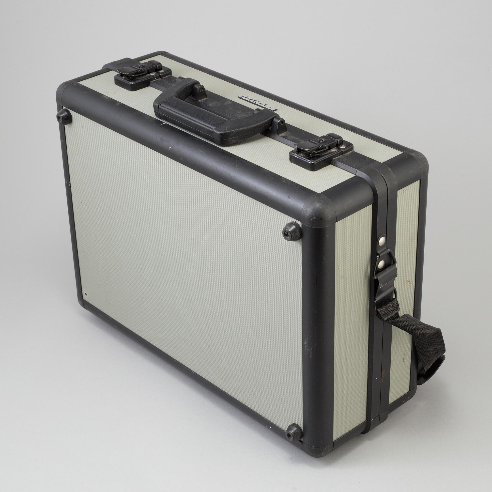 A black body Hasselblad 500 ELX Camera from Sweden 1986. With Sonnar 4/150 T*.