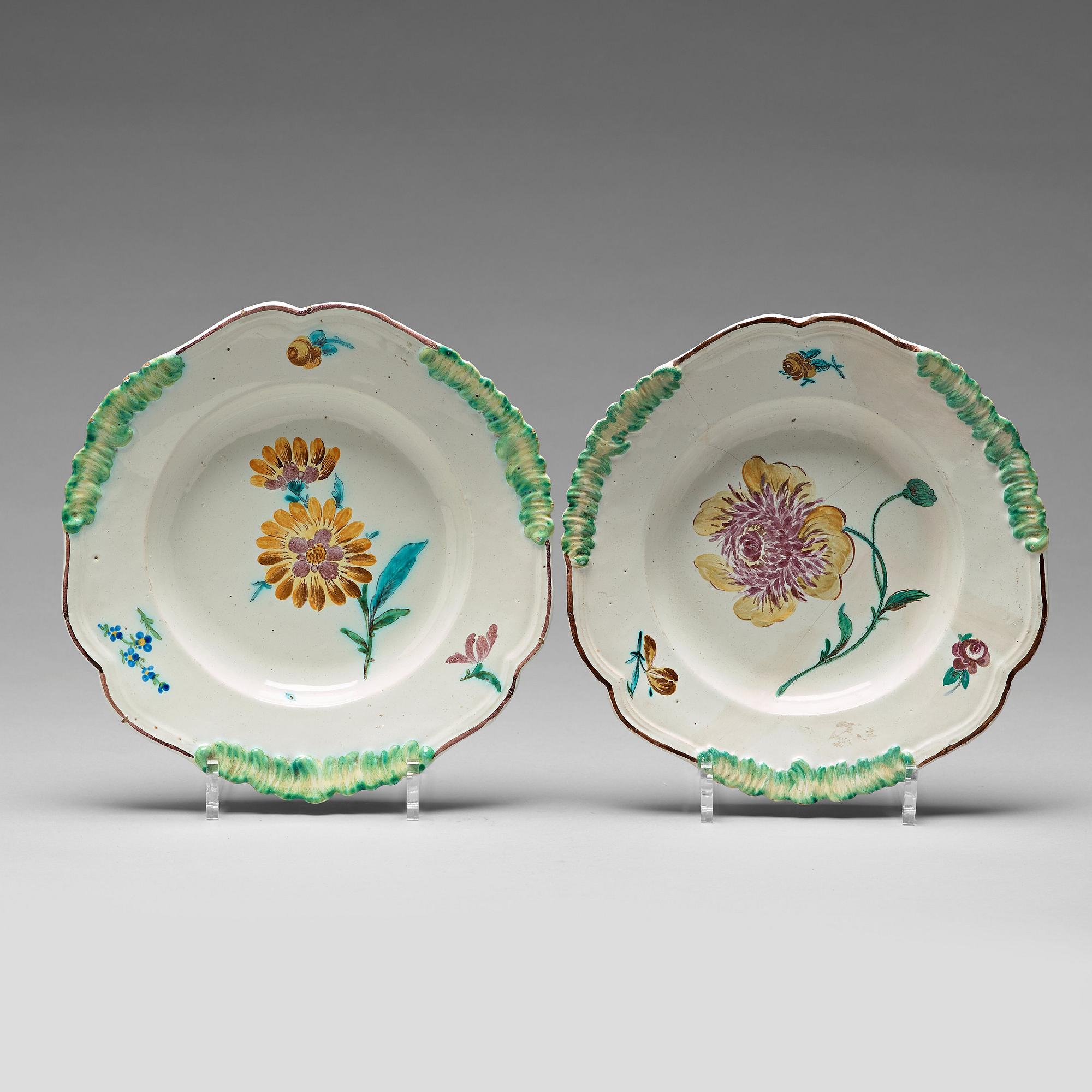 SOPPTALLRIKAR, ett par, fajans. Reval, 1700-tal.