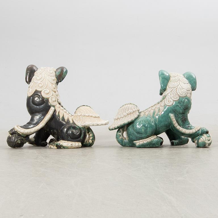 Foo dogs, 2 pcs, stoneware, China, 20th century.