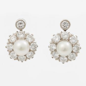 Earrings, 18K white gold with brilliant-cut diamonds and pearls.