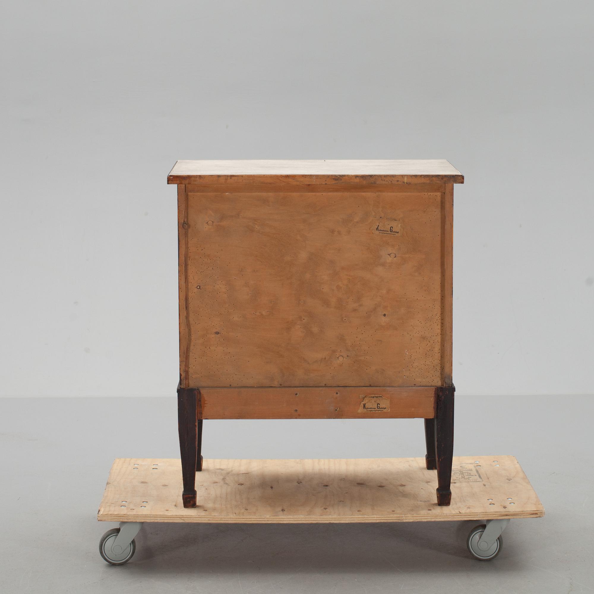 BYRÅ, gustaviansk stil, 1900-tal.