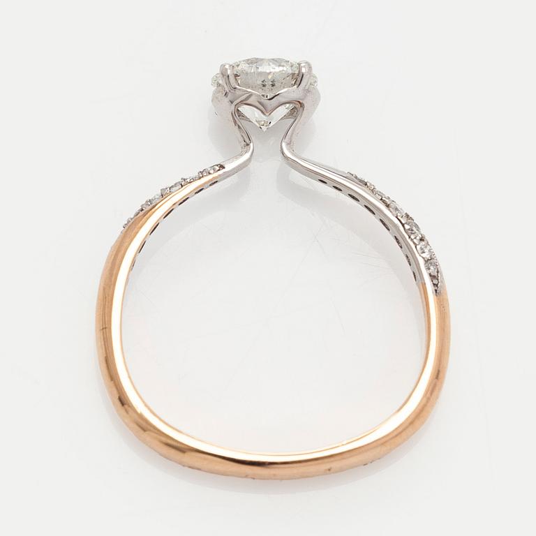 Sormus, 18K kultaa timanteilla. GIA-todistus.