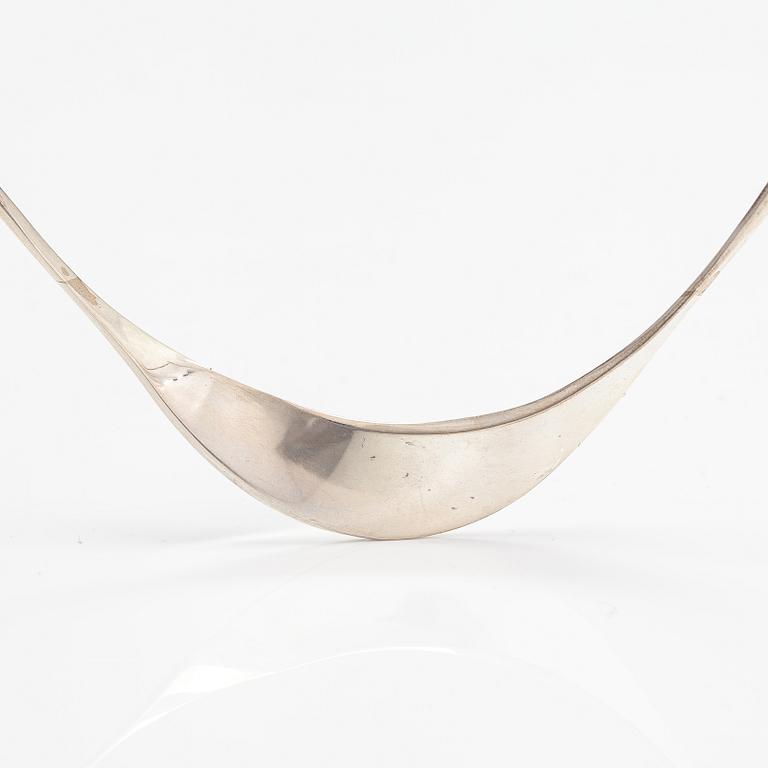 Pekka Piekäinen, A sterling silver necklace. Platinoro, Turku 2009.