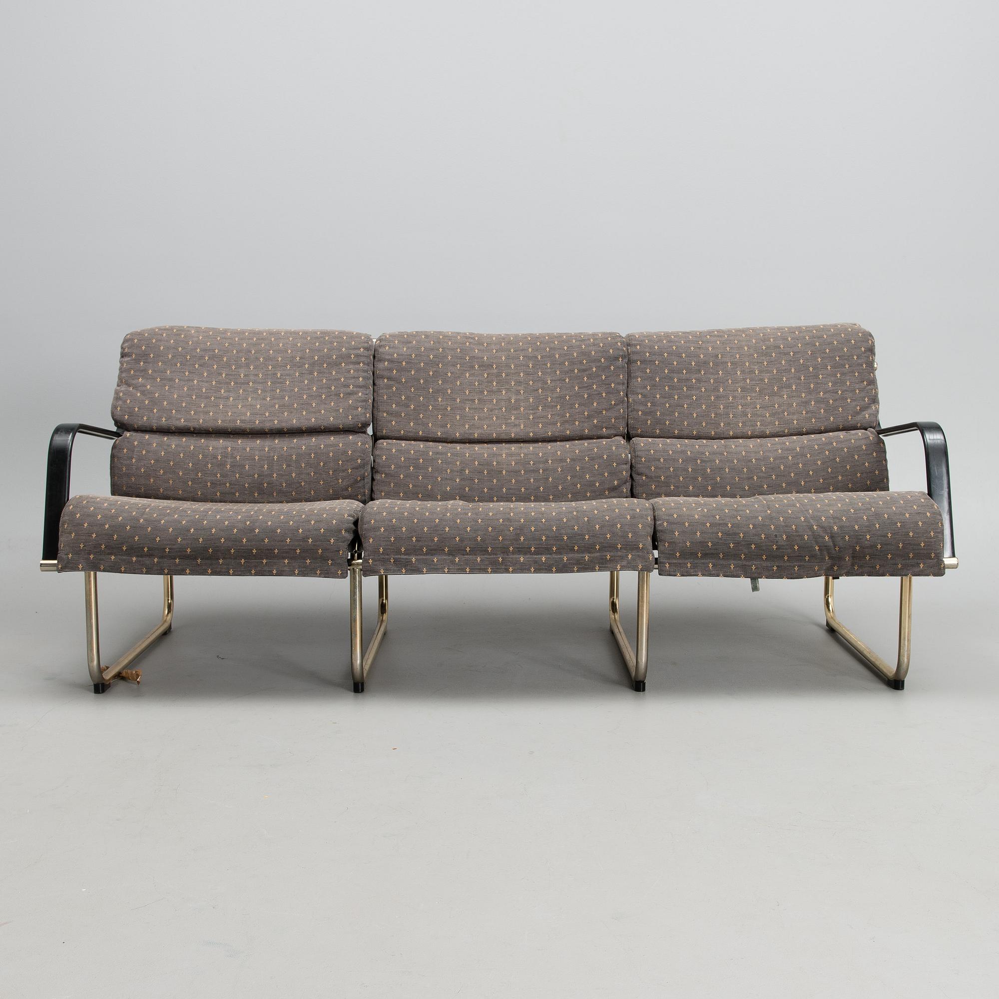 A 1980s 3 piece sofa suite 'Remmi' for Avarte.