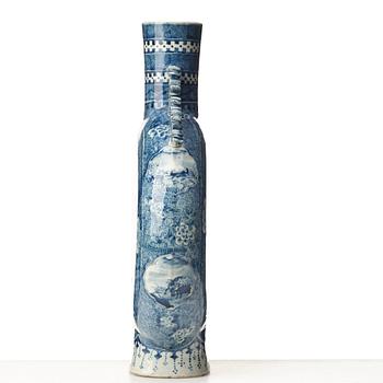 A blue and white moon flask, Qing dynasty, 19th Century.