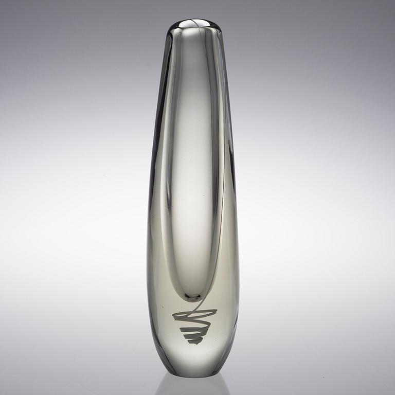 GUNNEL NYMAN, A VASE. Serpentine. Signed G. Nyman, Nuutajärvi Notsjö -53.