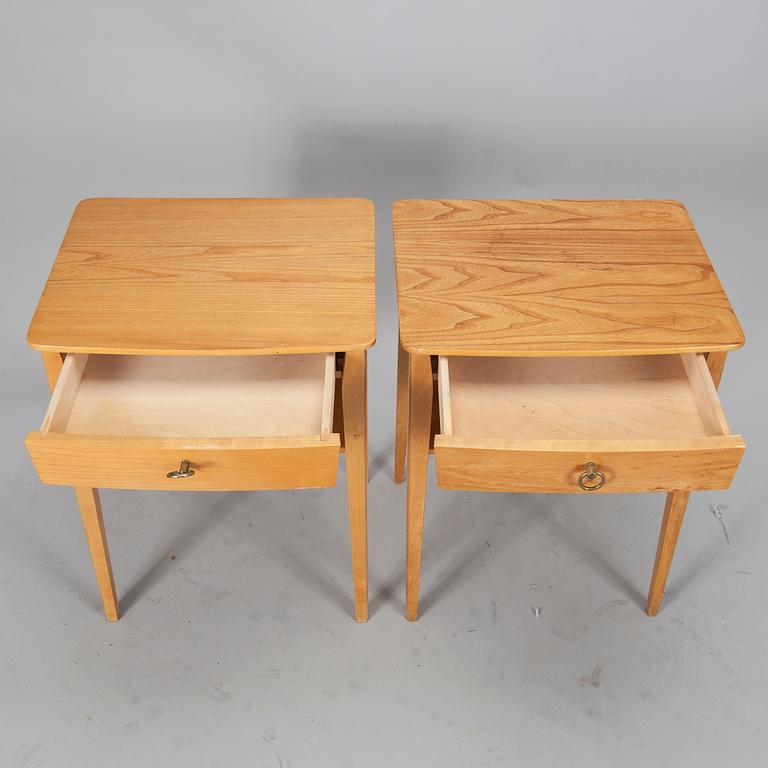 SÄNGBORD / NATTDUKSBORD, ett par, 1900-talets mitt.