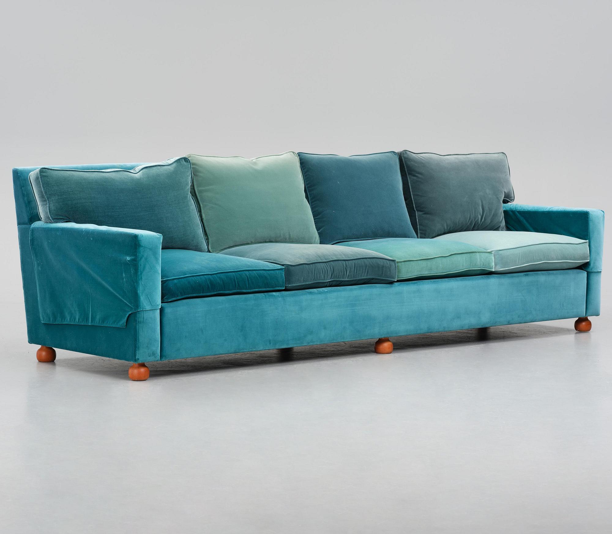 Josef Frank, a sofa model 3031, Firma Svenskt Tenn, 2018.