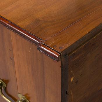 Chest of drawers, early 19th century.