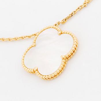 A Van Cleef & Arpels necklace "Alhambra" in 18K gold and white mother-of-pearl.