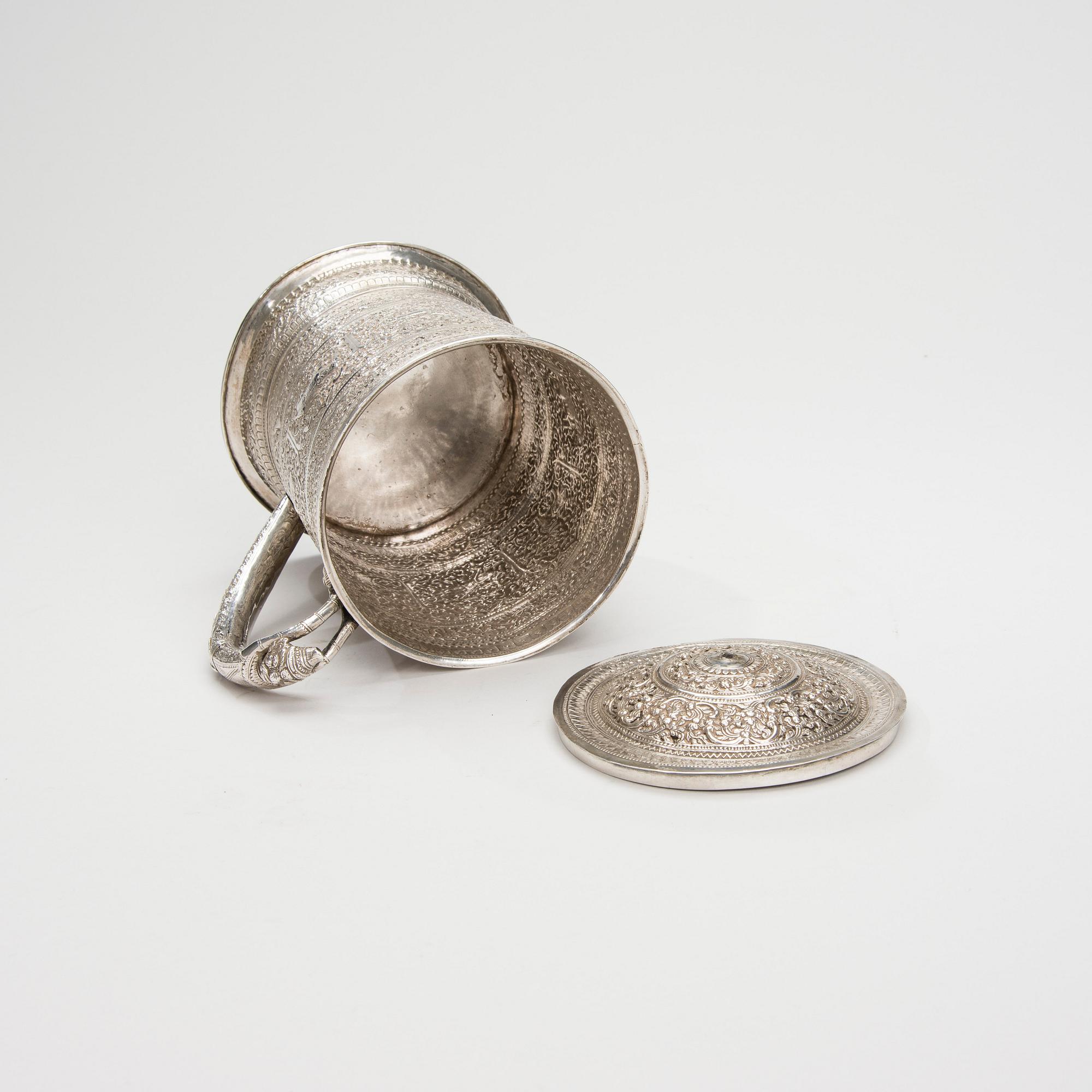 STOP, ostämplat silver, Sydostasien, 1900-talets senare hälft. Vikt ca 596,3 g.