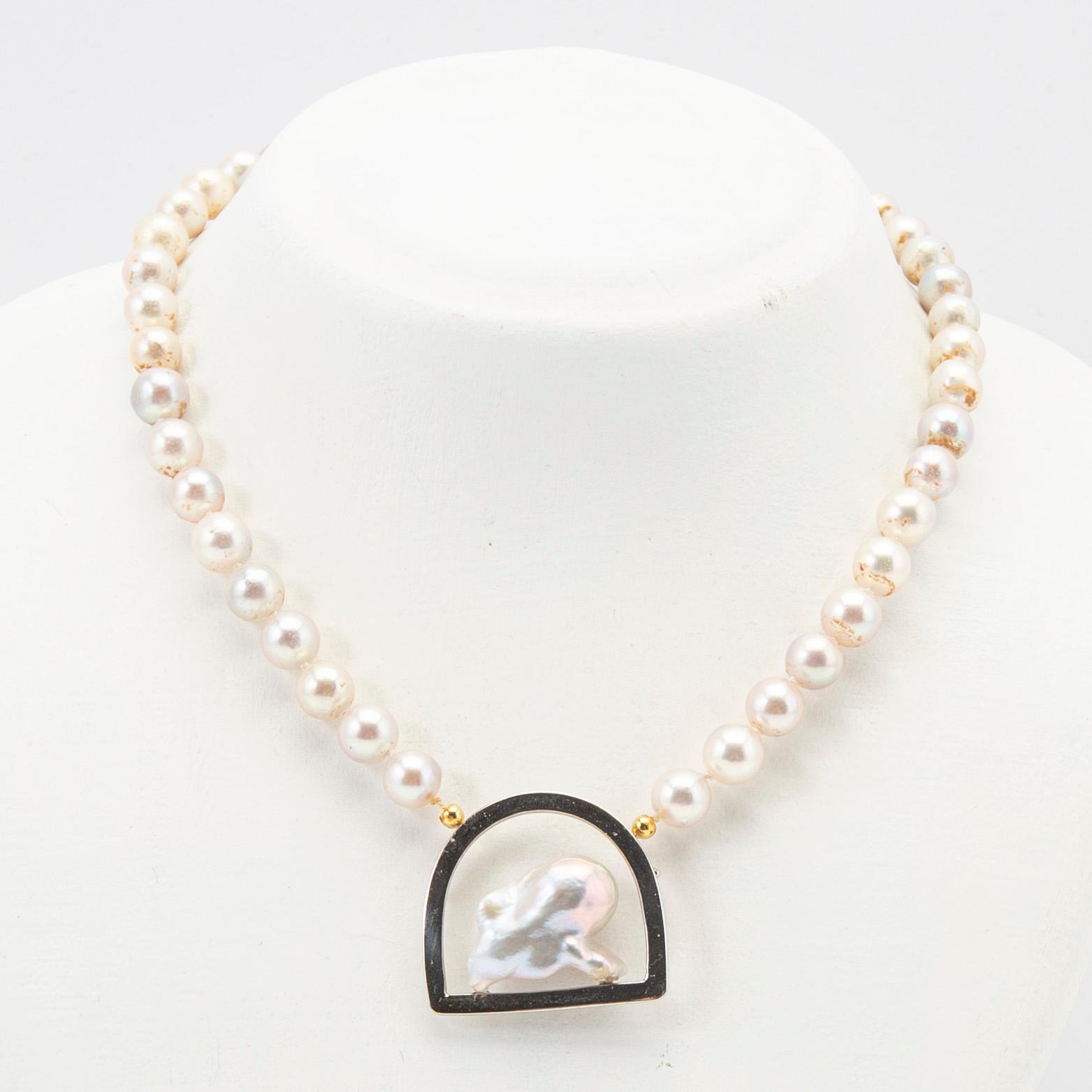 Elon Arenhill, necklace, pearls and pendant in 18k white gold.