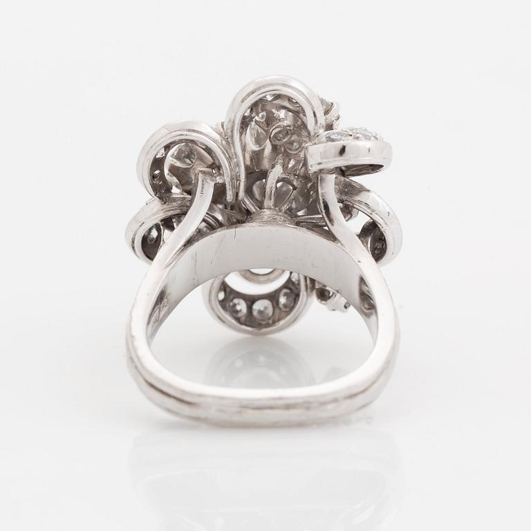 An 18K white gold WA Bolin ring set with round brilliant-cut diamonds.