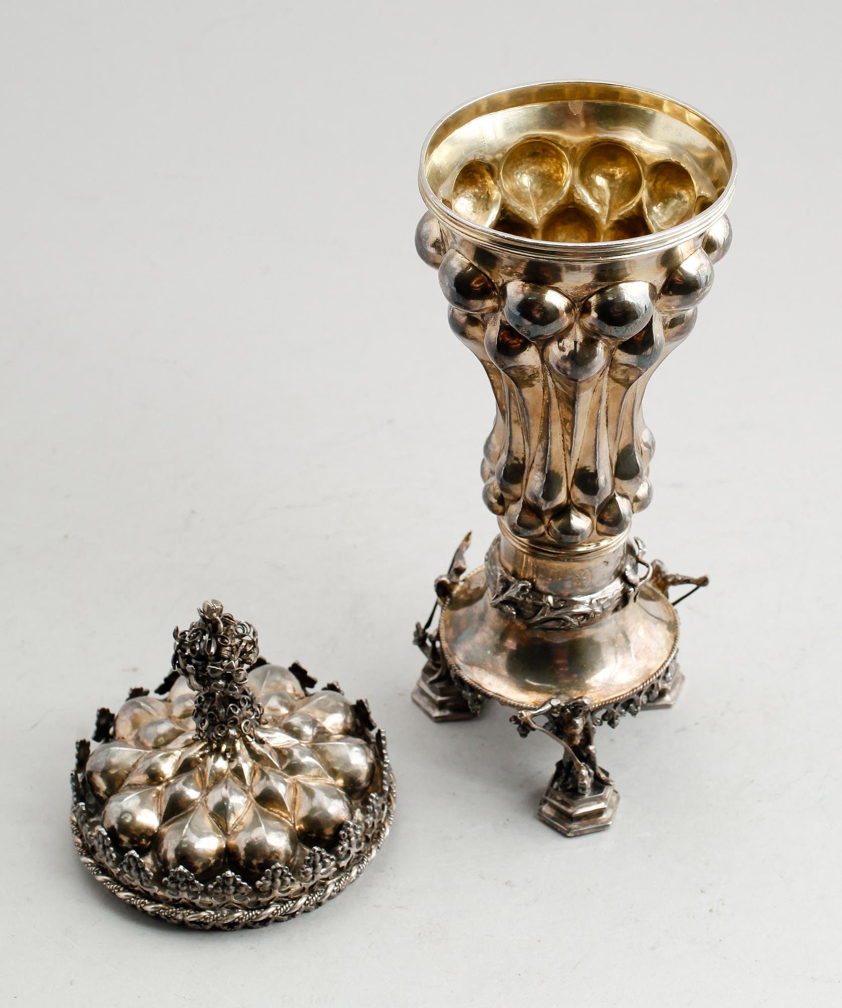 LOCKPOKAL, silver, otydliga äldre silverstämplar samt fantasistämplar. Vikt ca 605 gram.