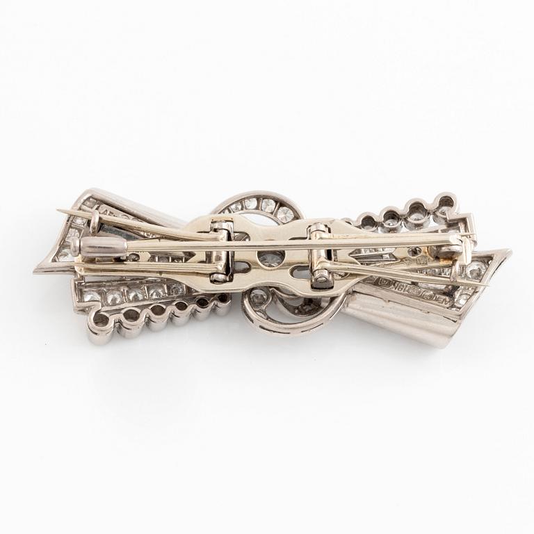 Brosch/dubbelclip 18K vitguld med runda briljant- och åttkantslipade diamanter.