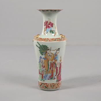 VAS, porslin, Kina, 1900-talets första hälft.