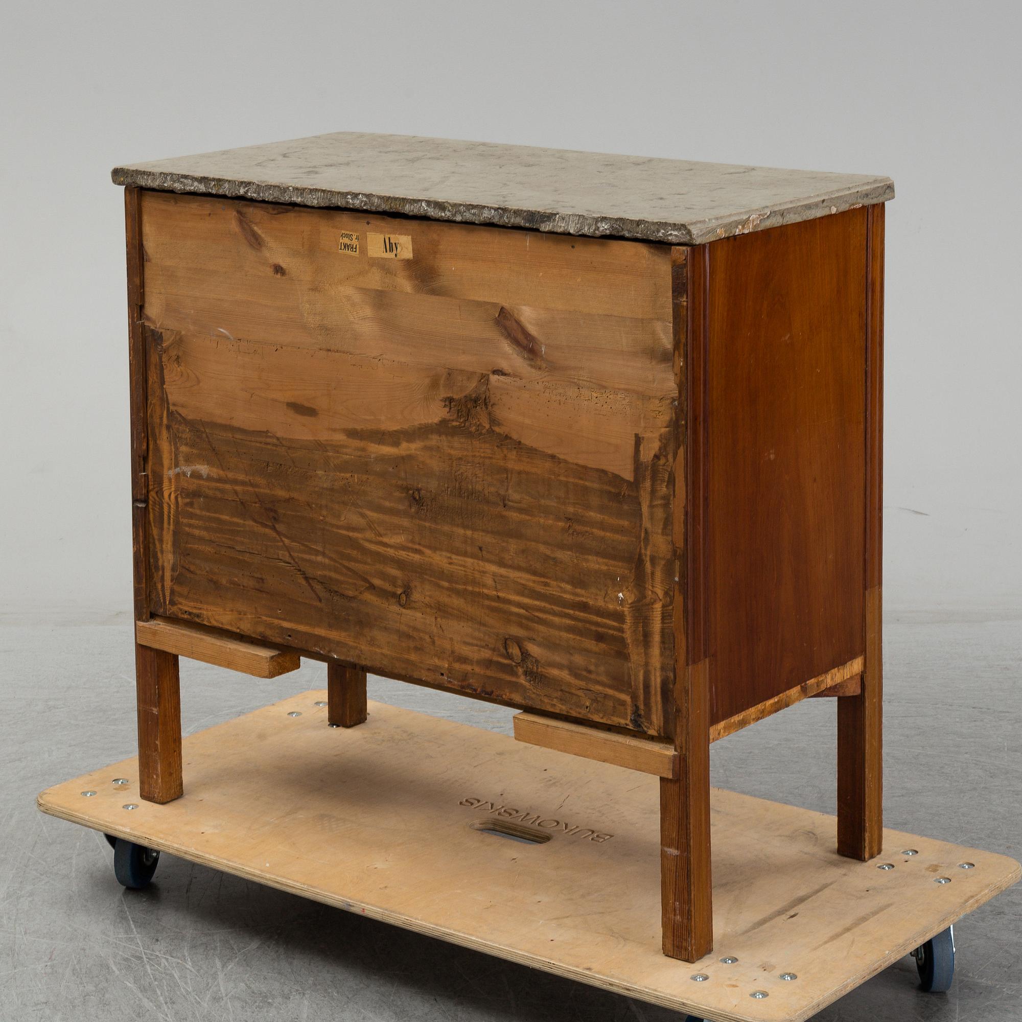 A Late Gustavian commode by Carl Gustaf Foltiern.