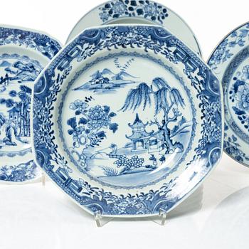 Djupa tallrikar, 8 st, kompaniporslin, Kina, Qingdynastin, Qianlong (1736-95).