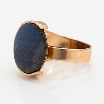 Elis Kauppi, A 14K gold ring with a spectrolite. Kupittaan kulta, Turku 1974.