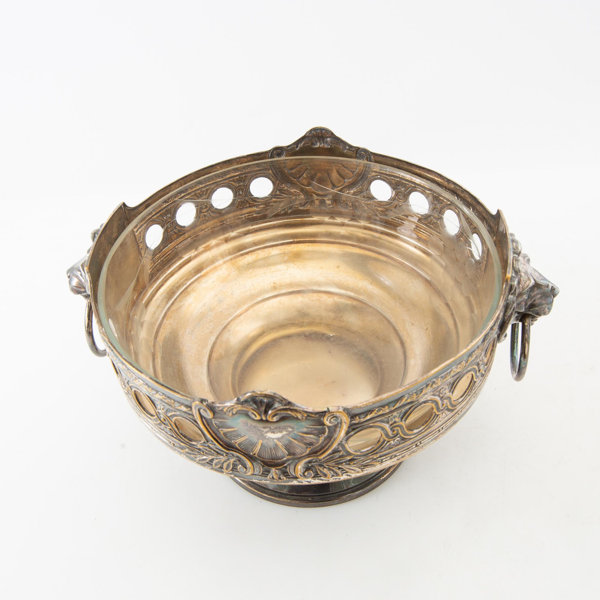 Bowls on foot, 2 pcs including GAB silverplate, early 20th century.