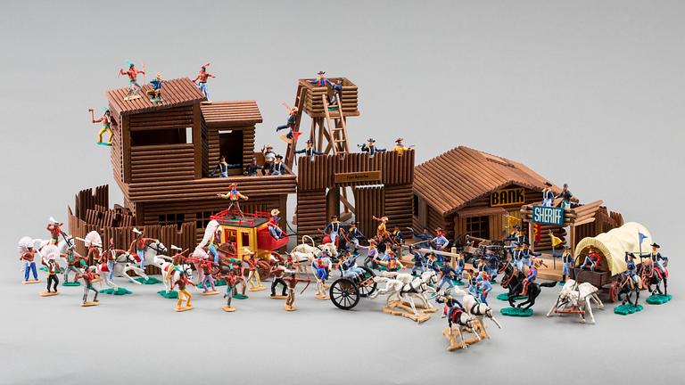A SET OF WESTERN FIGURES AND FORT BY OEHME & SÖHNE GERMANY AND TIMPO TOYS ENGLAND.