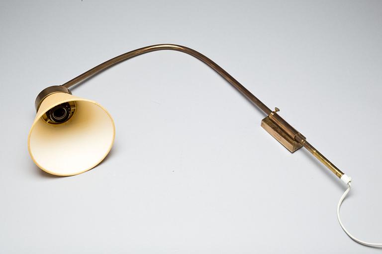 VÄGGLAMPA. Modell 2484, Josef Frank för Firma  Svenskt Tenn.