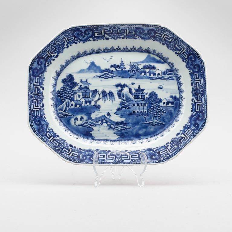 STEKFAT, porslin, Kina, Qianlong 1736-1795.