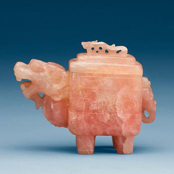 1414. A dragon-shaped rose quartz box with cover, China.