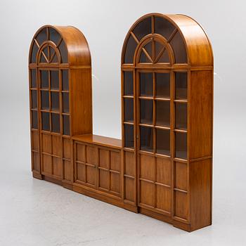 Vitrinskåp, ett par, samt skåp, Selva, Italien.