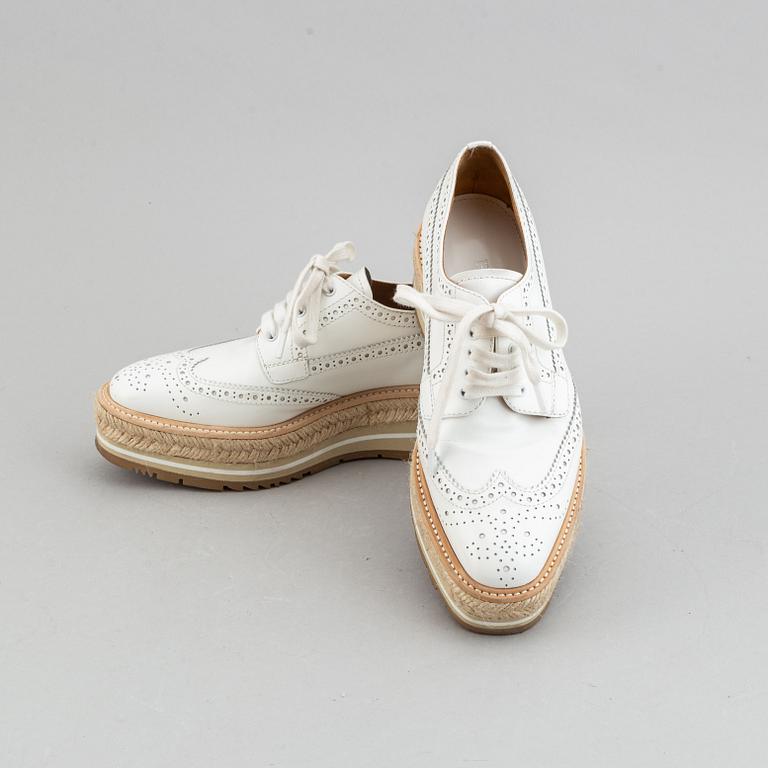 Prada, a pair of white leather brogues, size 36.