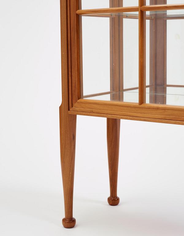 Josef Frank, a walnut display cabinet model "B 2217", Firma Svenskt Tenn, Sweden, 1950s-60s.