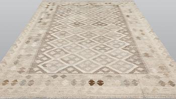 A Kilim carpet, c. 295 x 197 cm.