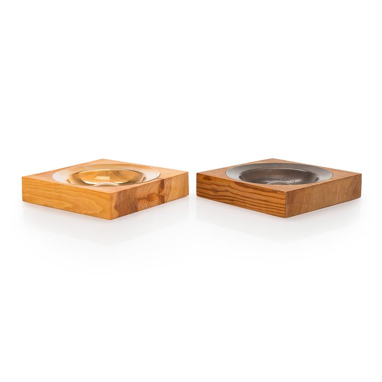 Tapio Wirkkala, two 1970s 'TW 488' ashtrays manufactured by Kultakeskus Hämeenlinna.