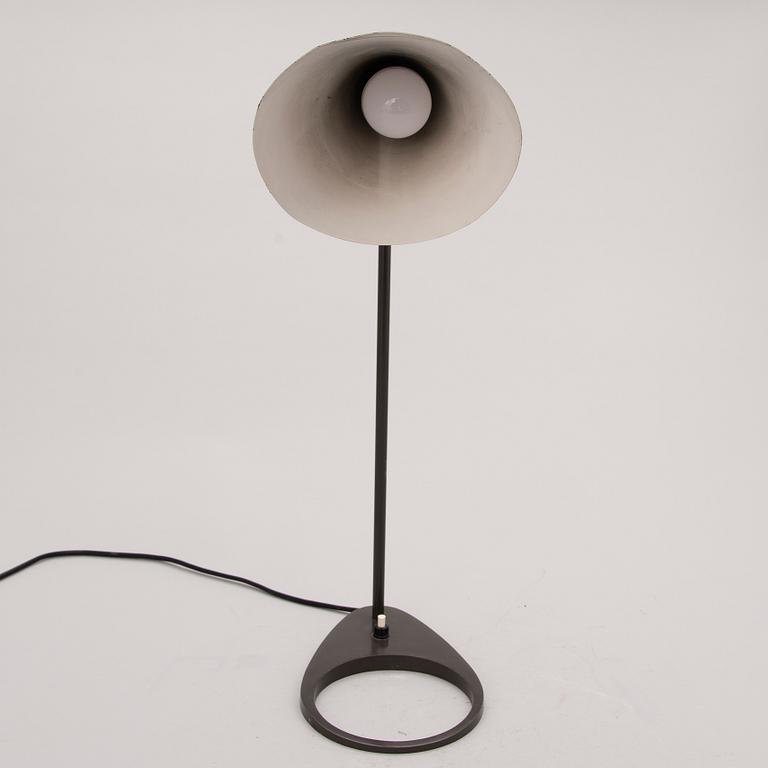 ARNE JACOBSEN, bordslampa, "AJ", Louis Poulsen.
