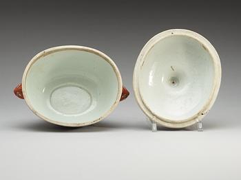 A imari tureen with cover and stand, Qing dynasty, 18th Century.