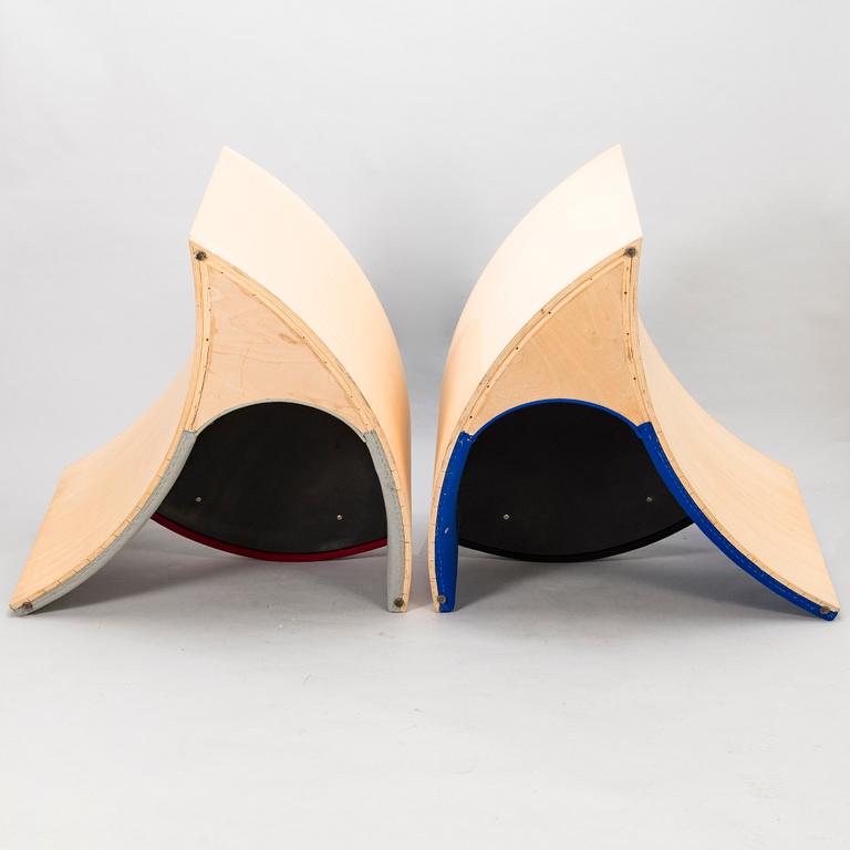 EERO AARNIO, nojatuoleja, 2 kpl ja pöytä, "Delfiini" Adelta.