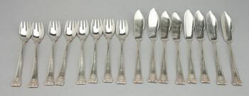 FISKBESTICK, 16 delar, silver, C.G. Hallberg, Stockholm 1916-1917. Tot. vikt ca 767,4 g.