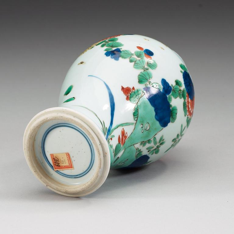 A Transitional wucai jar, 17th Century.