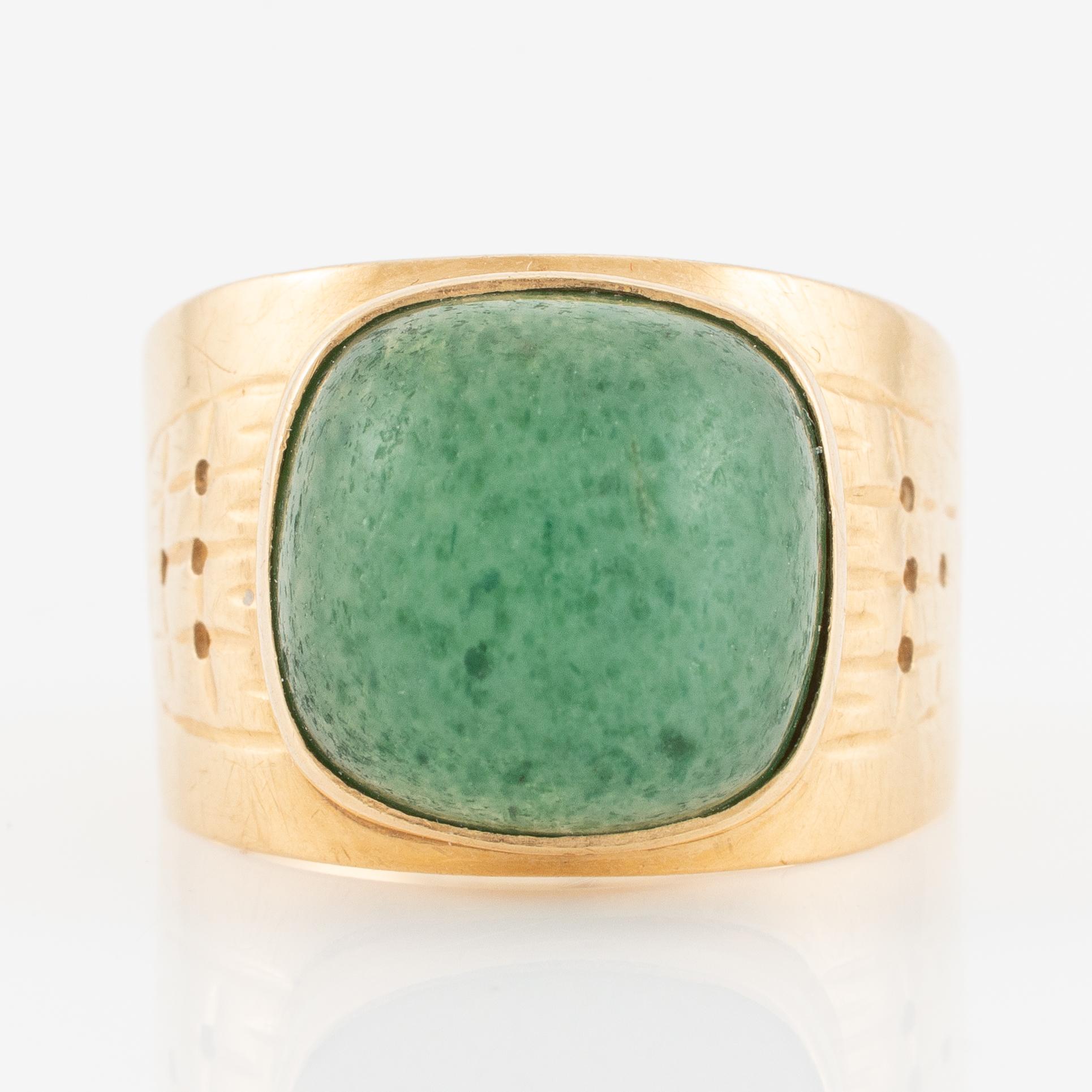 Ring, 18K gold with aventurine quartz.