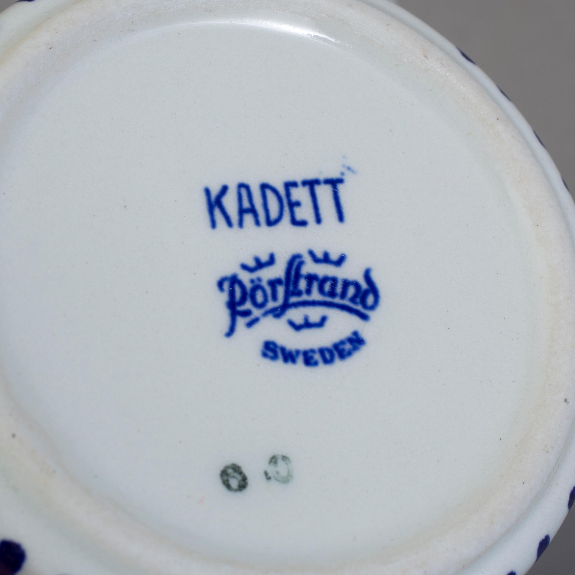 KAFFEKOPPAR MED FAT, 11 st. "Kadett", Hertha Bengtsson, Rörstrand. Formgiven 1954.